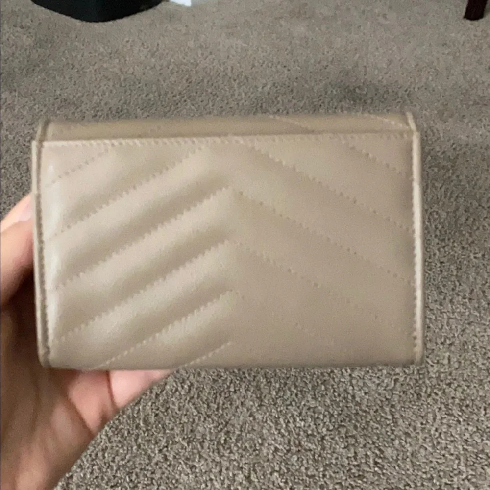 Yves Saint Laurent Beige Quilted Leather Wallet with Gold YSL Logo - Picture 7 of 7